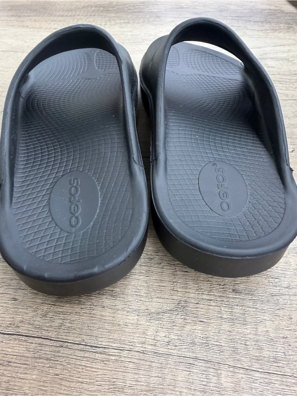 OOFOS Black Recovery Slide Sandals